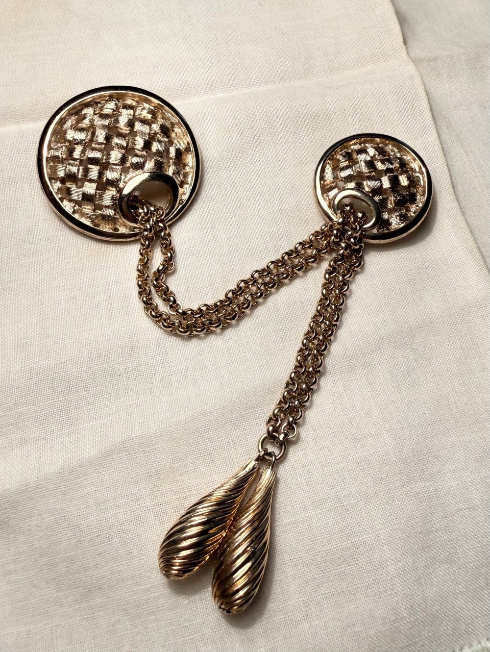 1970s Sarah Coventry Gold Tone Sweater Guard Cardigan Clip Sweater Clip
